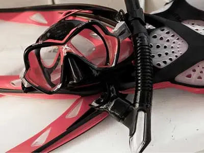 Tauchmasken und Schnorchel